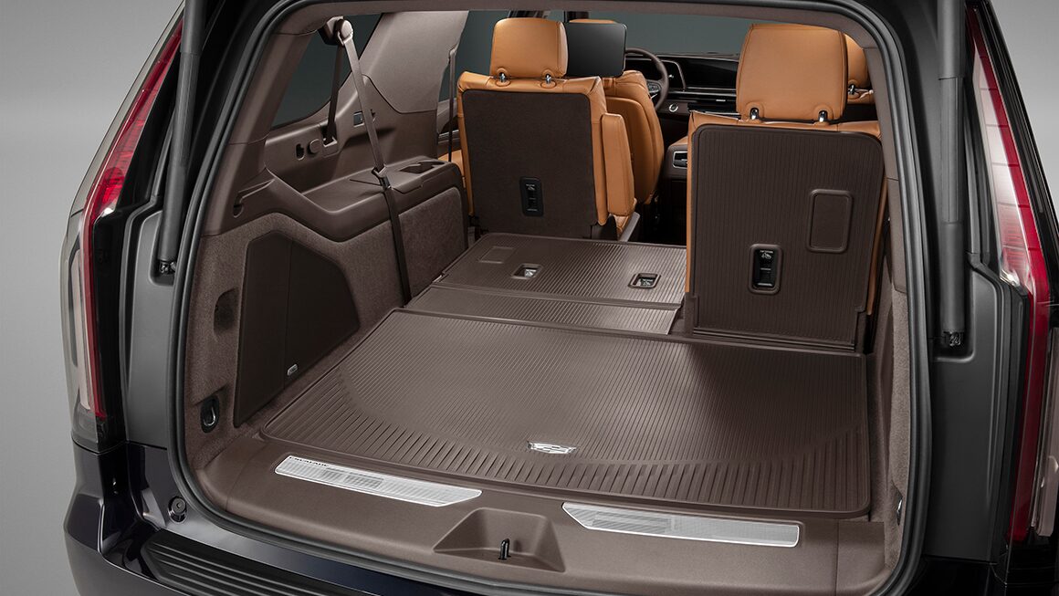 All-weather integrated cargo liner