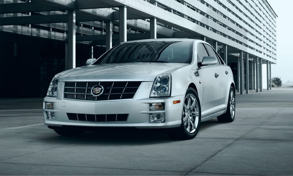 Vehículos de legado Cadillac: STS Sedán