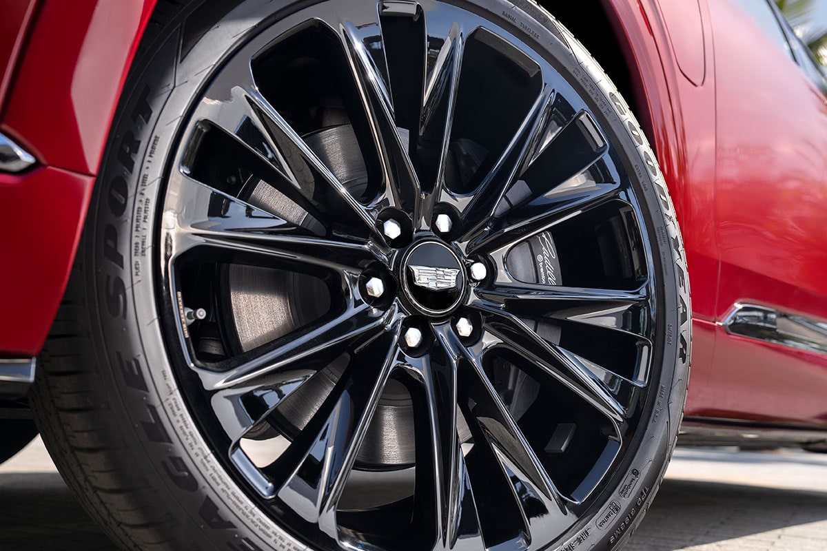 Close-up of the 2027 Cadillac VISTIQ Wheel