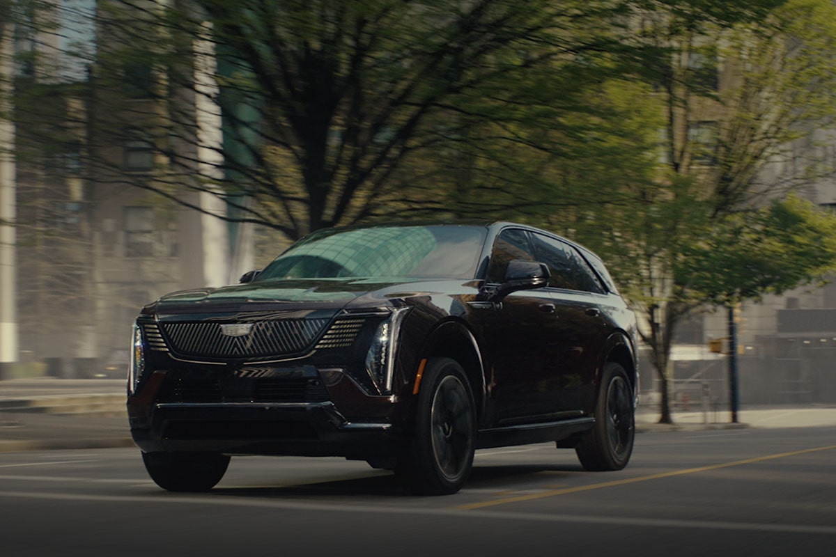Three-quarter View of a Cadillac ESCALADE IQL Driving Through the Downtown City