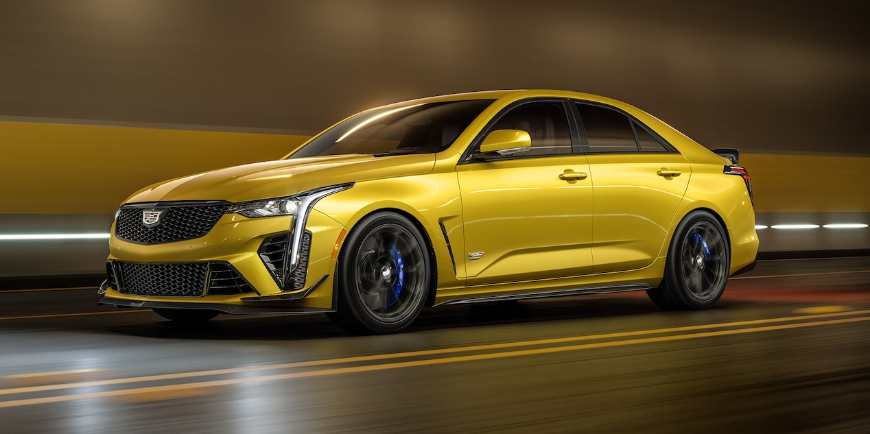 El Cadillac CT4-V Blackwing andando a toda velocidad por un túnel