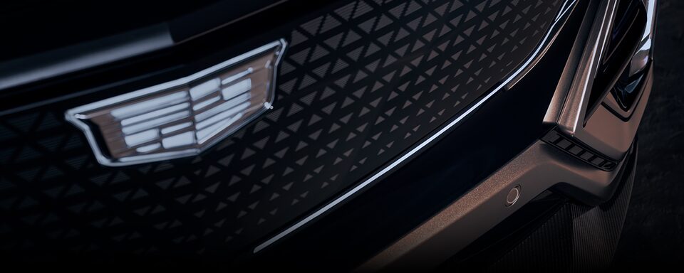 Primer plano de la parrilla frontal de un vehículo Cadillac