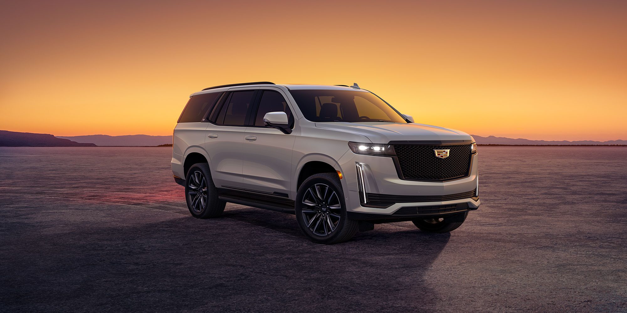 Cadillac Escalade パールホワイト 5ドア SUV（Cadillac