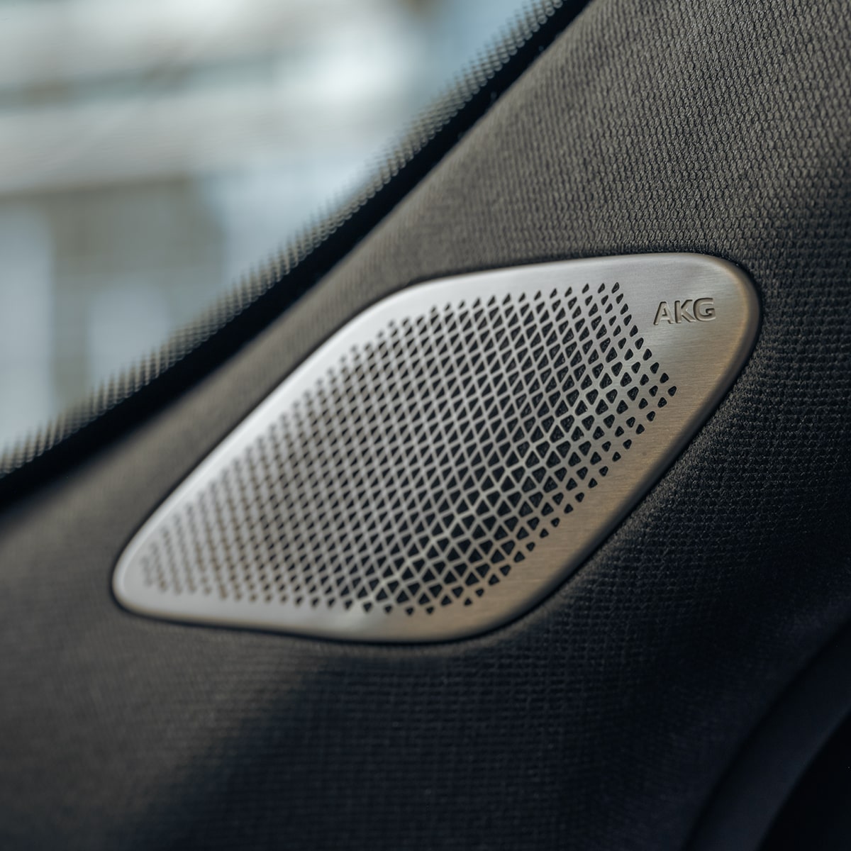 The Powerful AKG Spearkers Inside the XT4