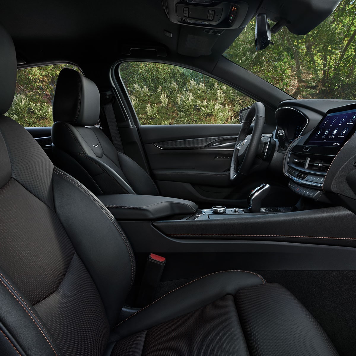 Opción de interior totalmente en Negro Azabache en el Cadillac CT5 2023