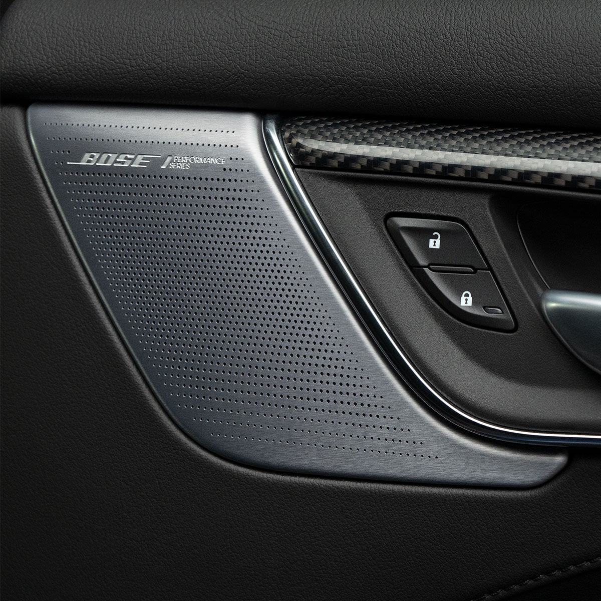 Bocina del panel de la puerta del sistema de audio Bose dentro del Cadillac CT5 2023