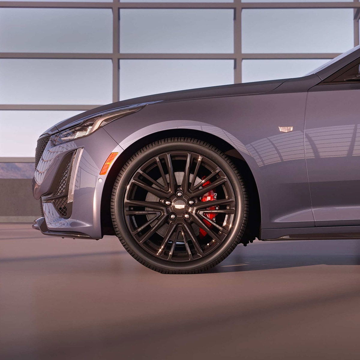 Frenos delanteros Brembo de alto desempeño en Rojo en el Cadillac CT5