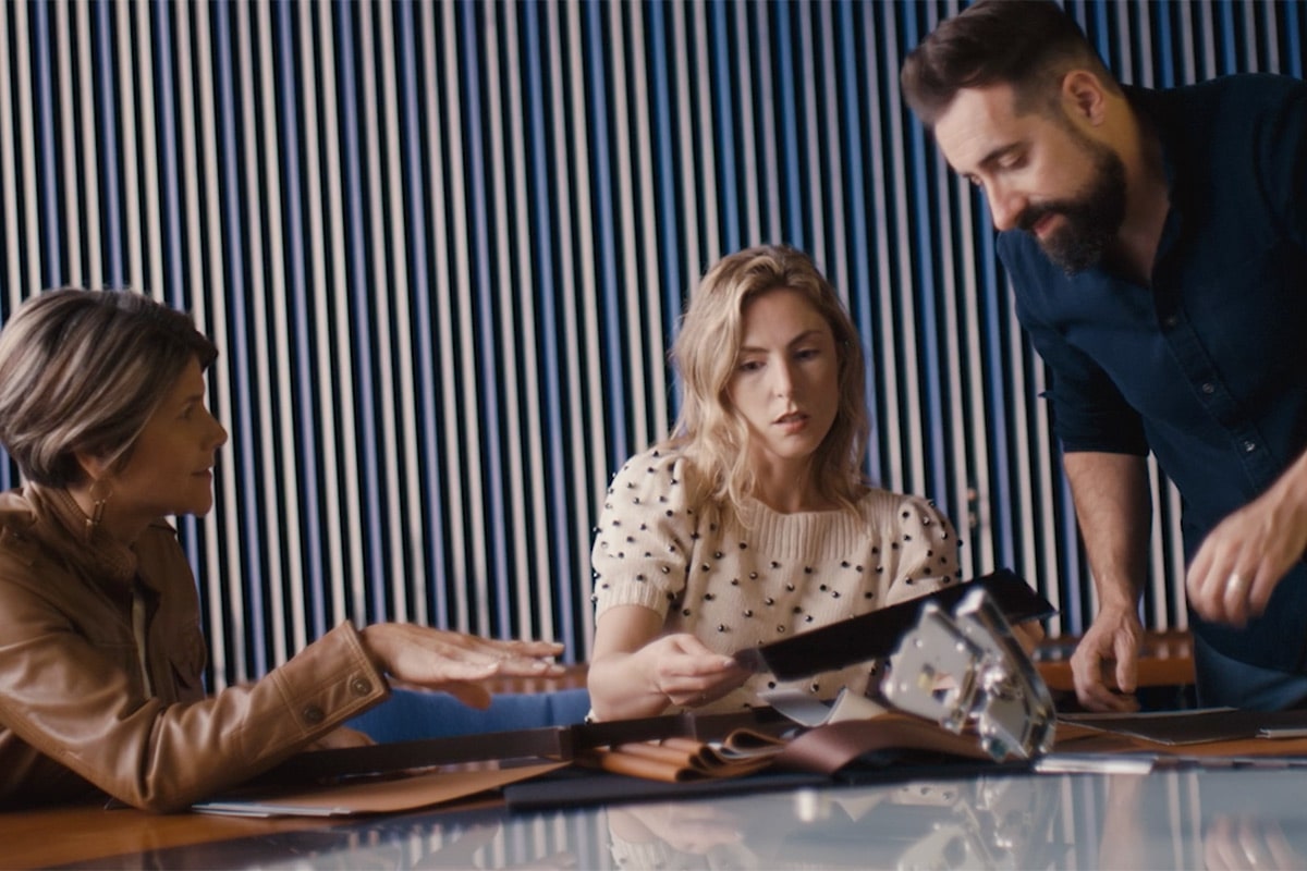 Reunión de clientes de Cadillac con un diseñador de Cadillac