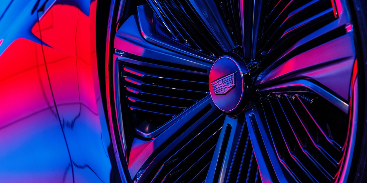 Primer plano de los rines del Cadillac CELESTIQ