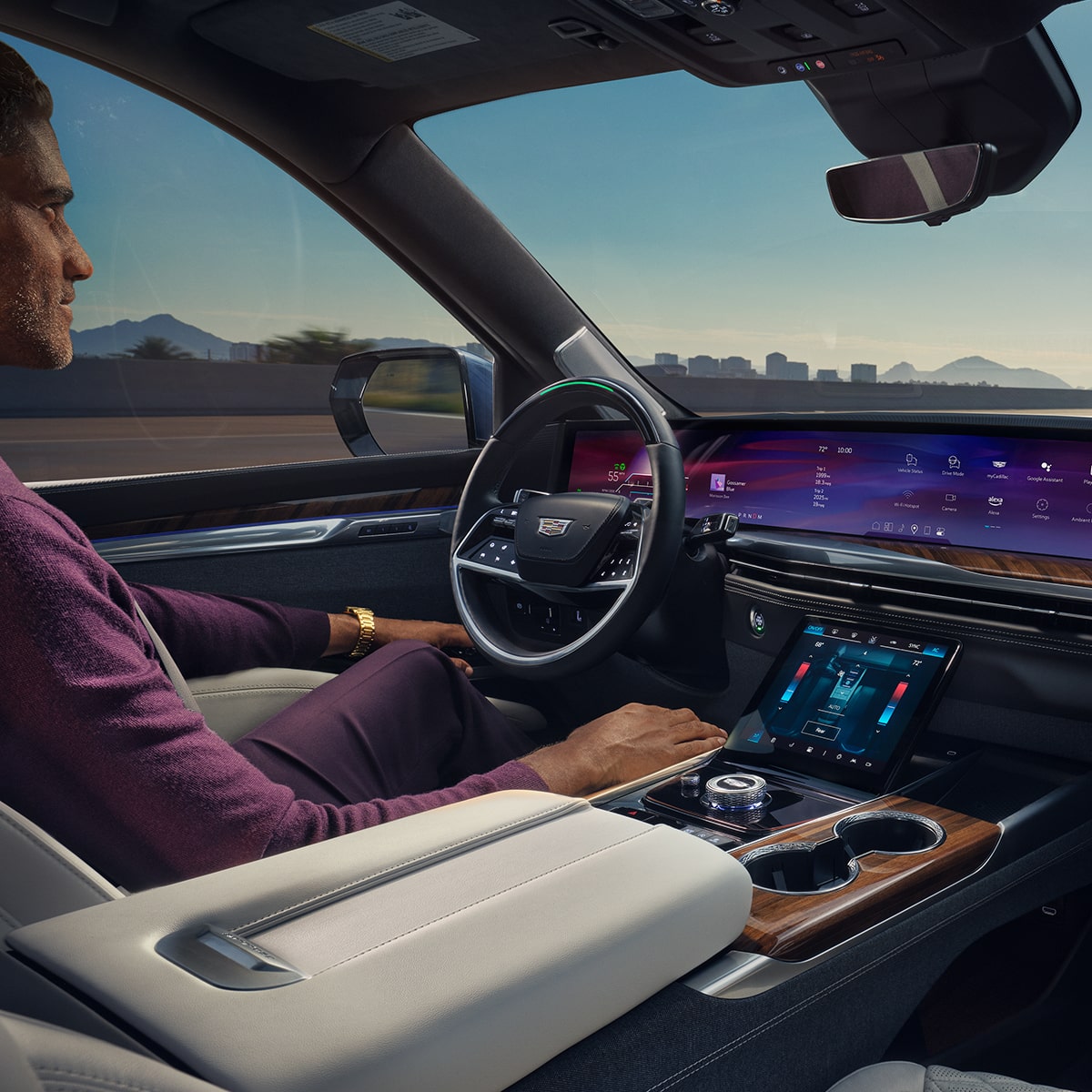 Vista del pasajero de un conductor utilizando la función Super Cruise en Cadillac Escalade 2025