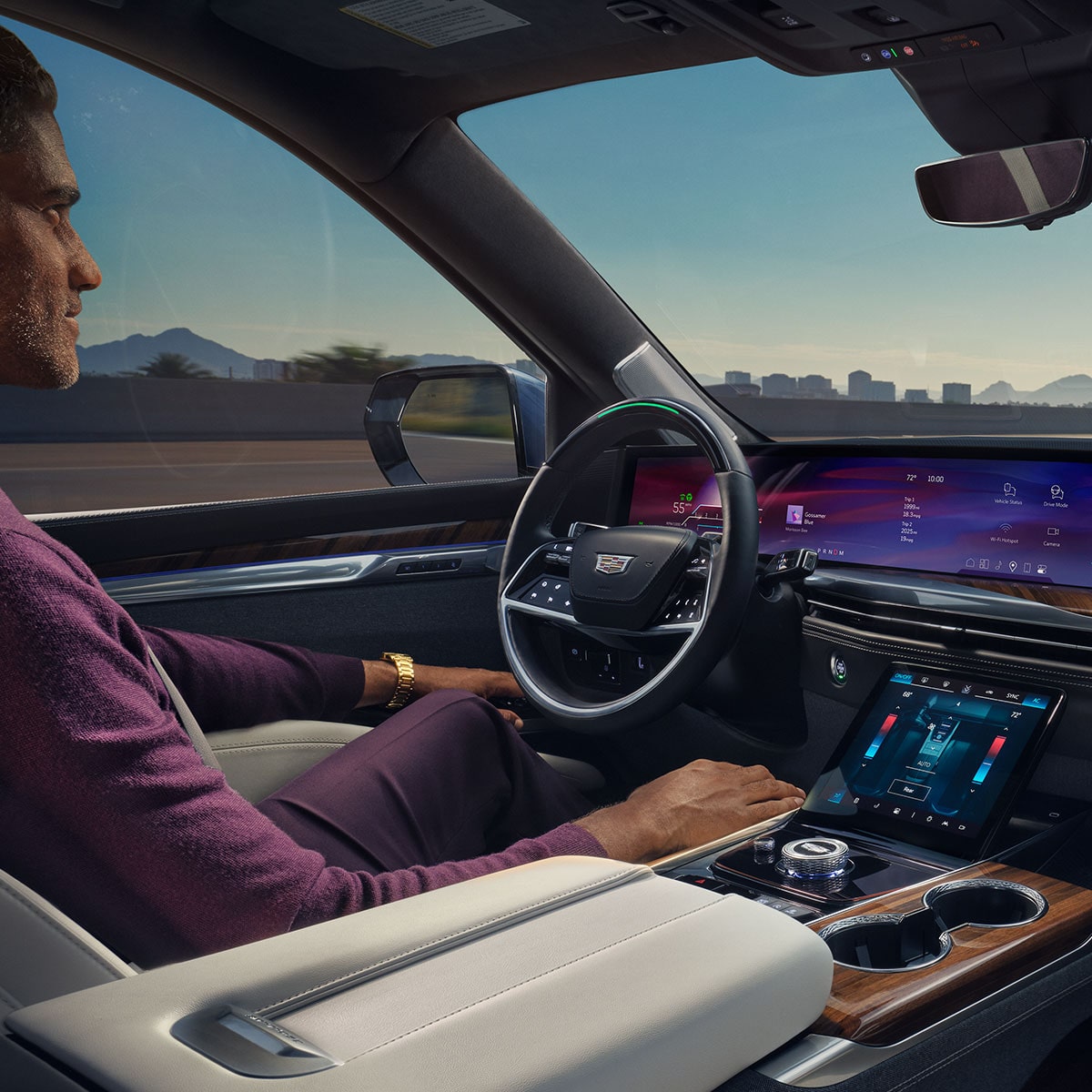Vista del pasajero de un conductor utilizando la función Super Cruise en Cadillac Escalade 2025
