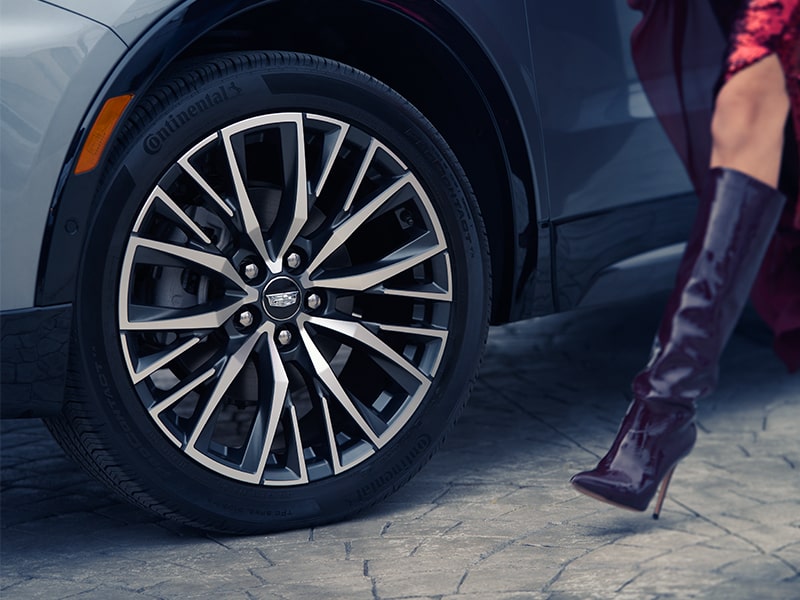 Los elegantes rines de aleación de Cadillac XT4 2025