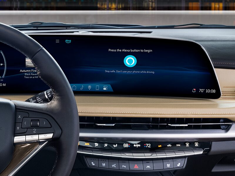 La función Alexa integrada en la pantalla de infoentretenimiento de Cadillac XT4 2025