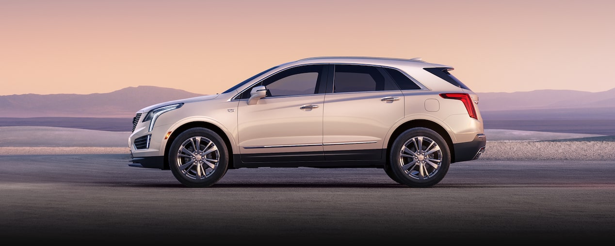 The Crystal White Tricoat Cadillac XT5 Parked During a Lovely Sunset