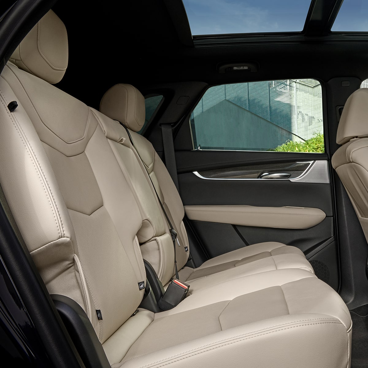 Asientos de la 2 fila en el interior de la Cadillac XT5