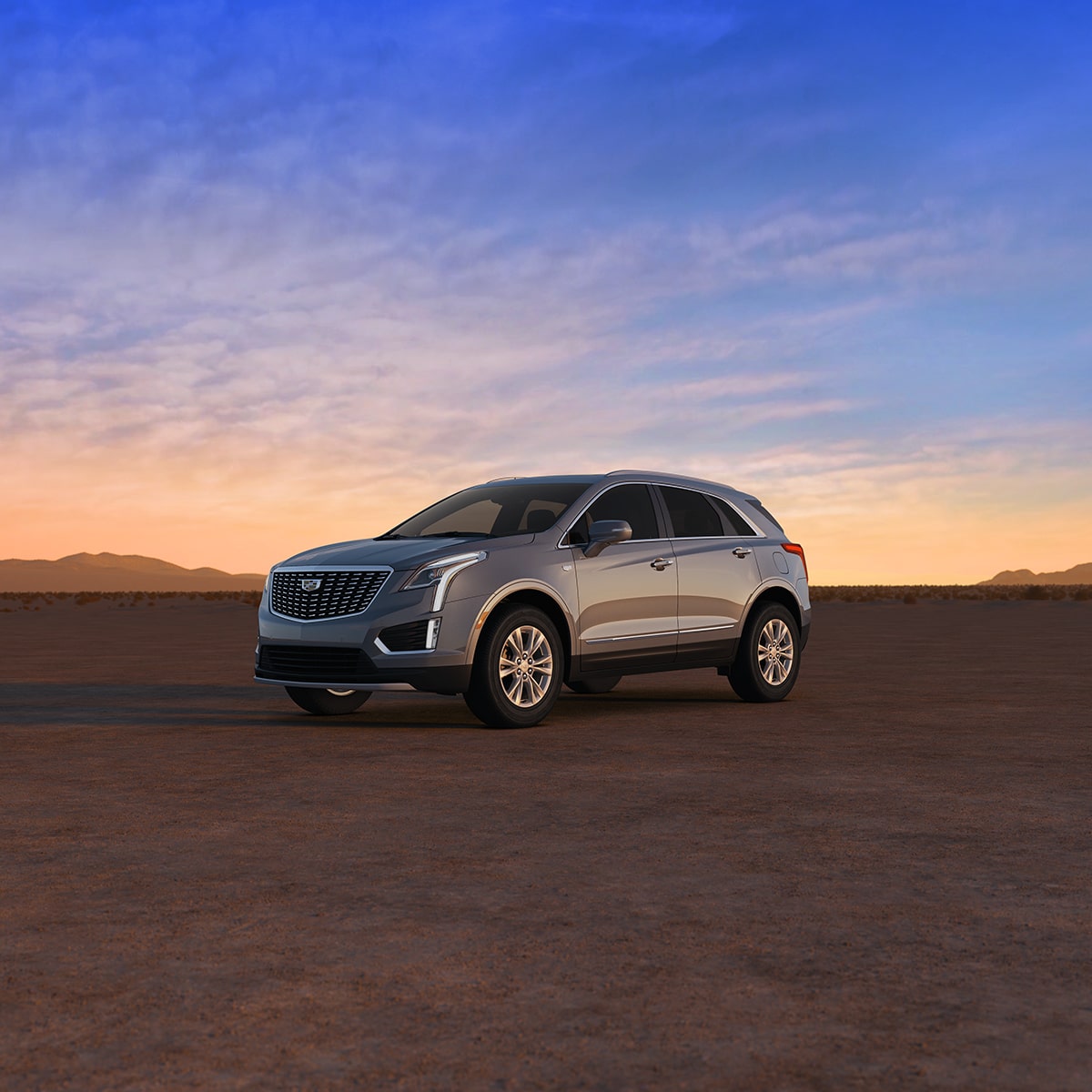 Cadillac XT5 en Blanco Cristal Tricapa estacionado durante un encantador atardecer
