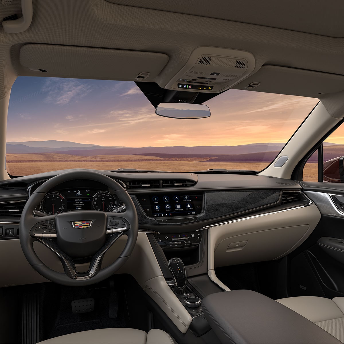 Vista compelta del lujoso interior y tablero de la Cadillac XT6, con el desierto de fondo