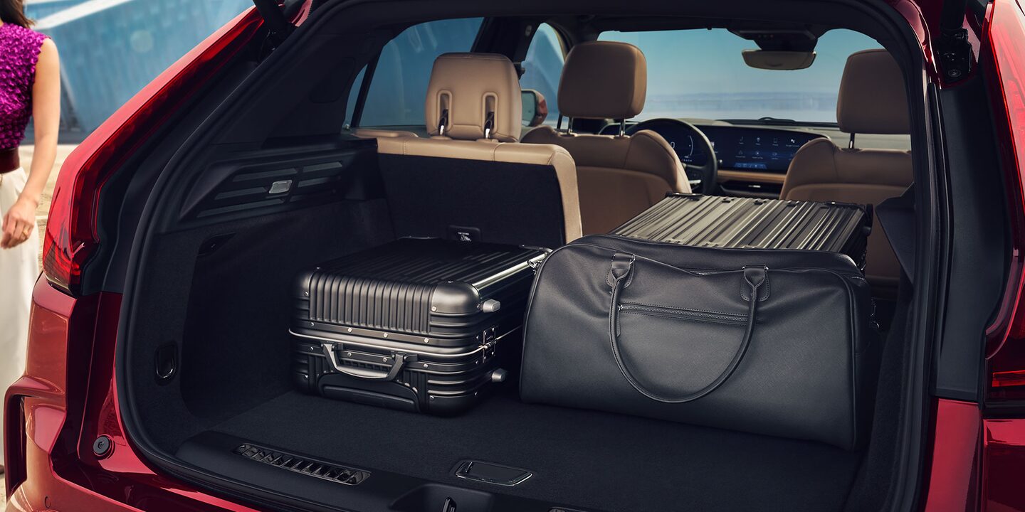 XT4 back seat folded down to fix two large suitcases in the trunk