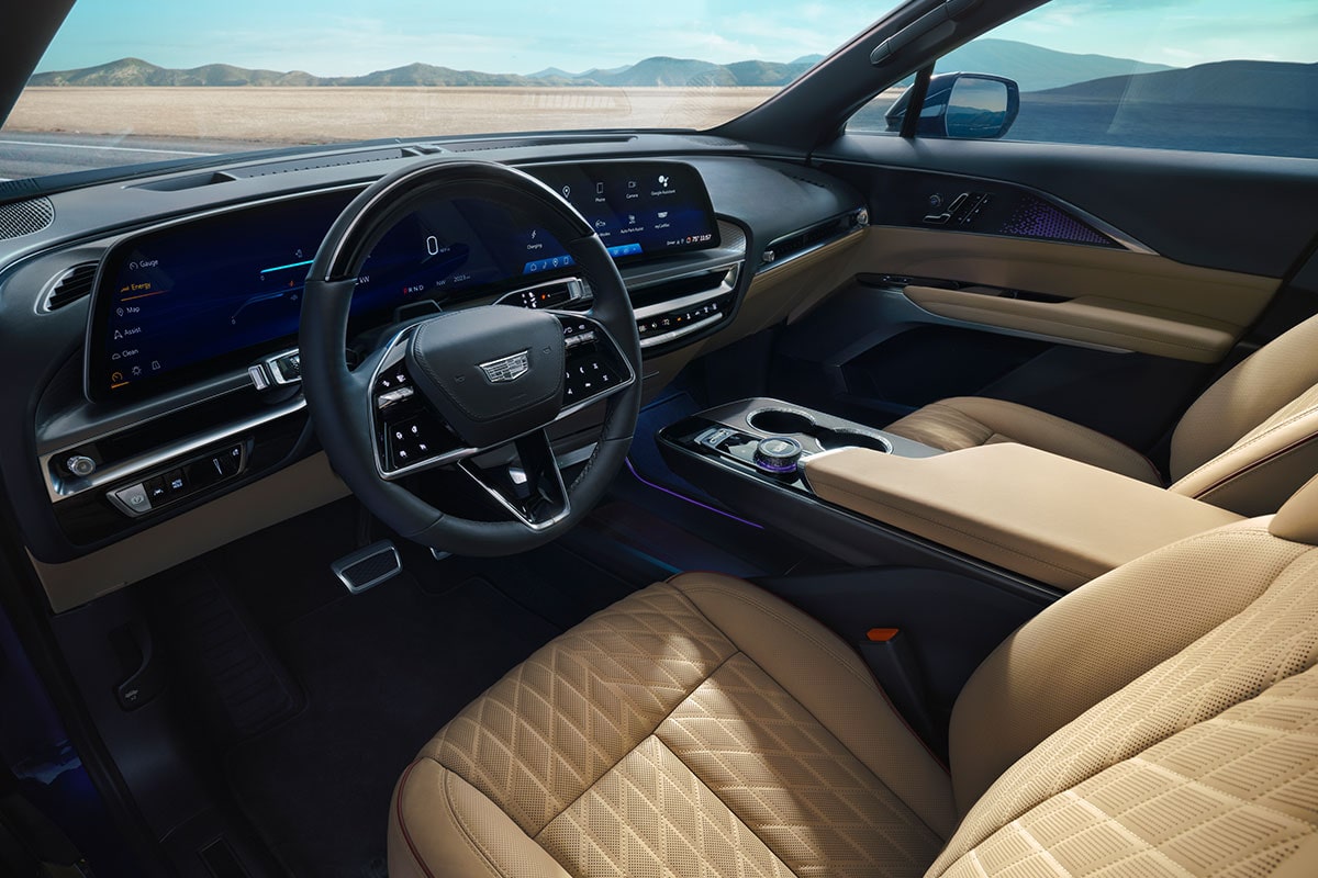 The 2025 Cadillac LYRIQ Sleek Dashboard and 33" Diagonal Display Screen