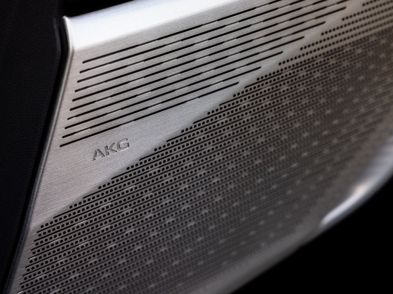 Vista en primer plano de la bocina AKG de Cadillac OPTIQ 2025