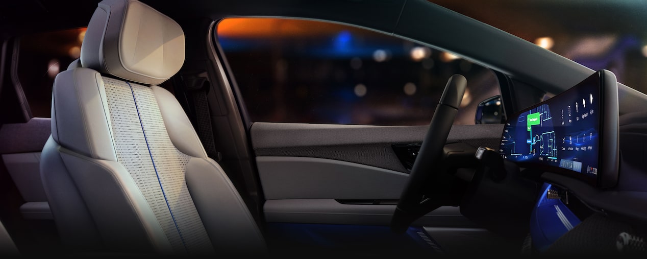 El logotipo de Cadillac en el centro del rin del neumático de Cadillac OPTIQ 2025