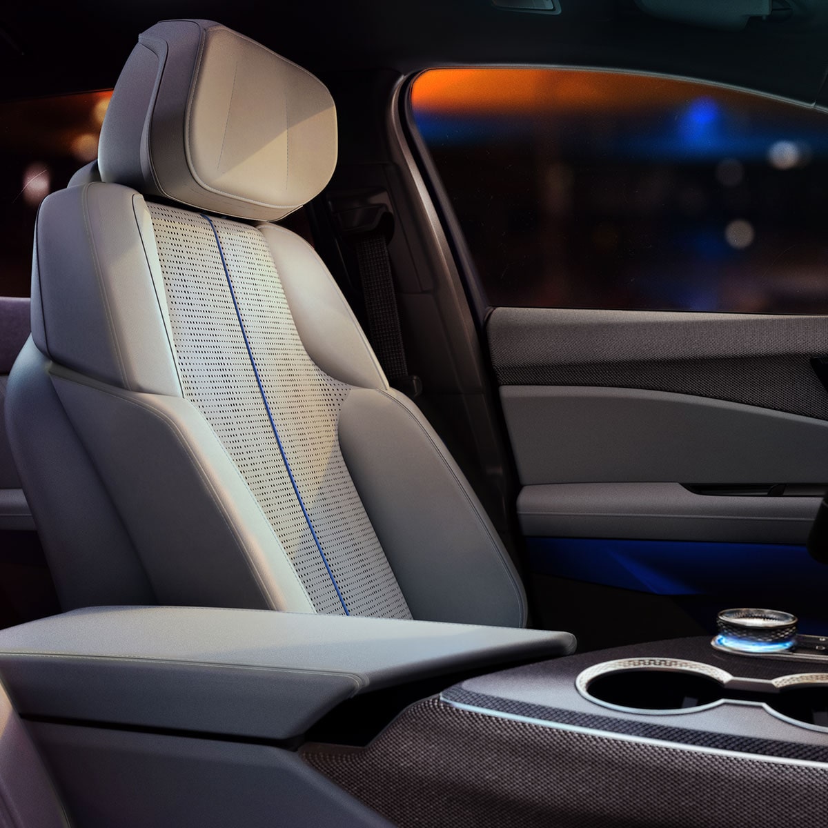 Primer plano del asiento del conductor de Cadillac OPTIQ 2025