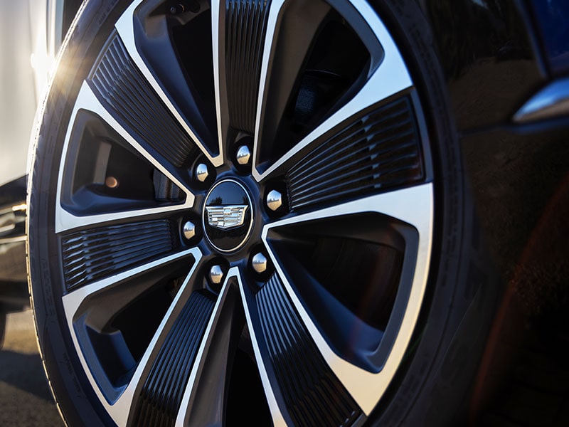Close-up of the 2026 Cadillac VISTIQ Wheel Sport Accents