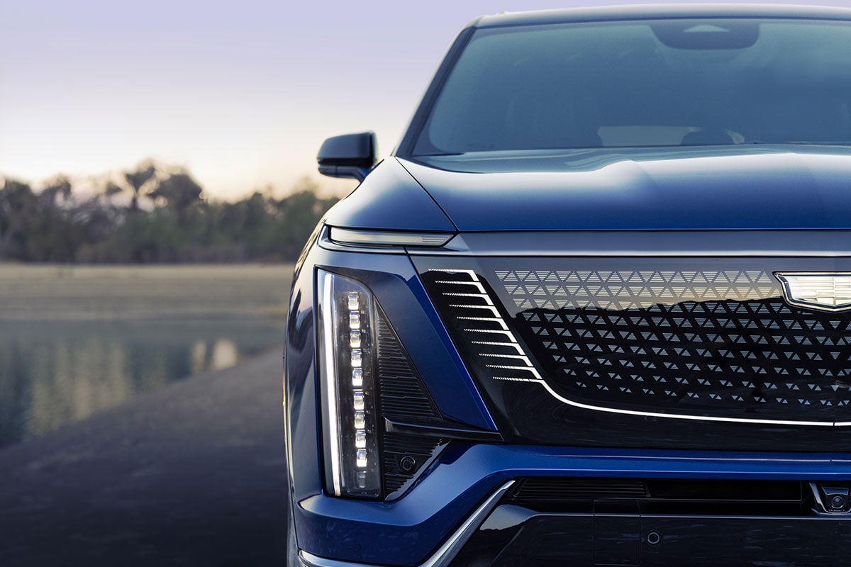 Close-up of the 2026 VISTIQ's Grille and Choreographed LED Headlamps