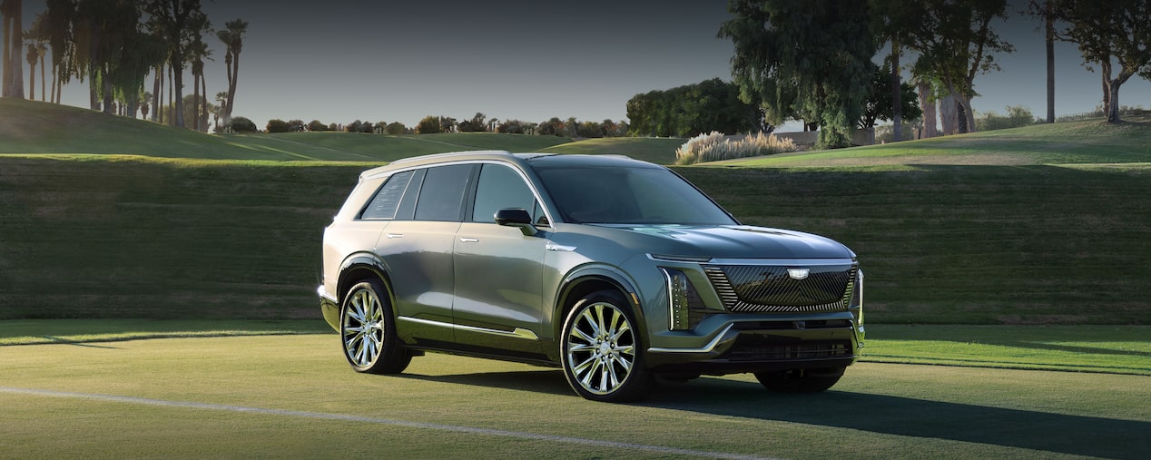 Three-quarters View of a 2026 Cadillac VISTIQ Parked on a Grassy Tennis Court