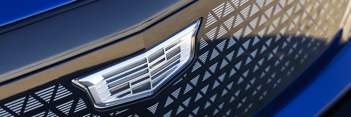 Close-up of the Cadillac Logo on the 2026 VISTIQ Grille