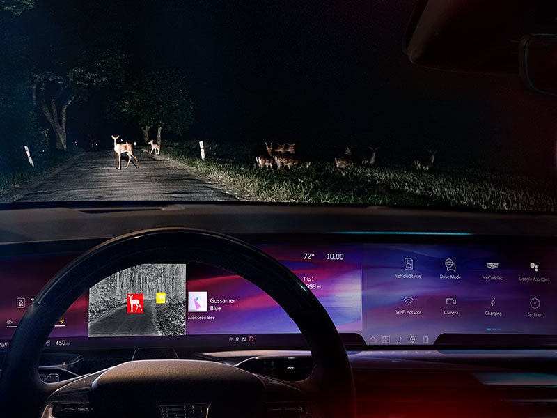 Vista del conductor de la visión nocturna en uso en el tablero de ESCALADE IQ 2026