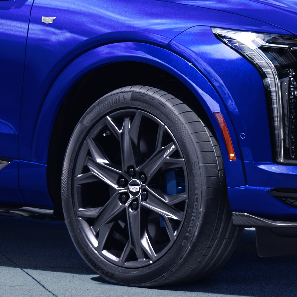 Close-up of the 2026 OPTIQ-V's Passenger Side 21" Alloy Wheels