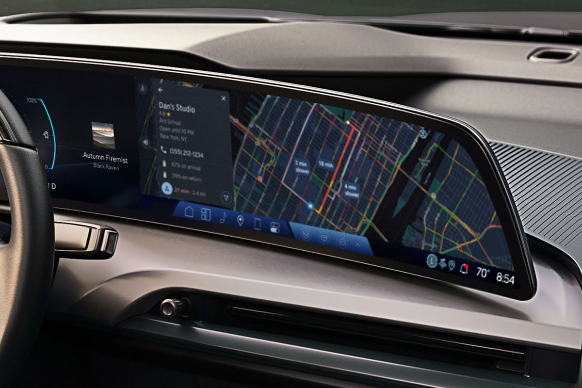 Close-up of the 2027 VISTIQ Display Screen Utilizing Google Built-In Compatibility with Navigation