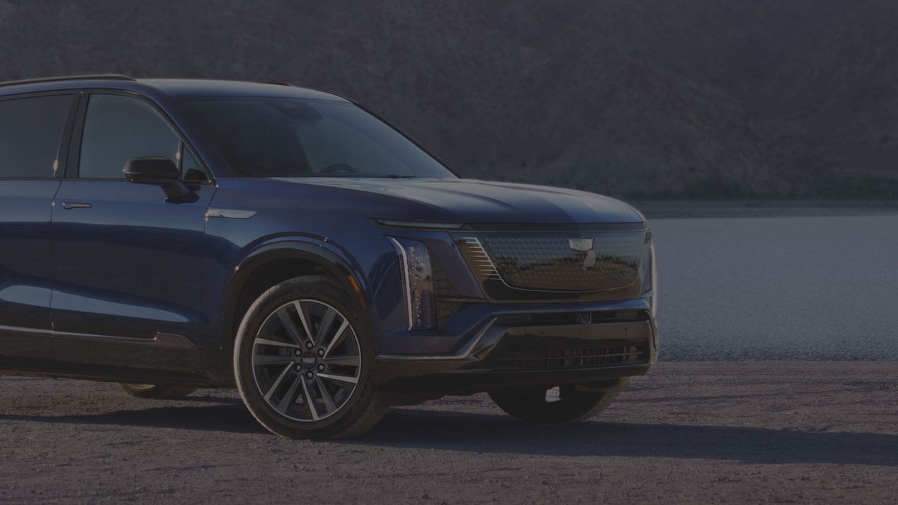Three-quarter View of a Blue 2027 VISTIQ Parked on a Asphalt Surface Outlooking the Mountains