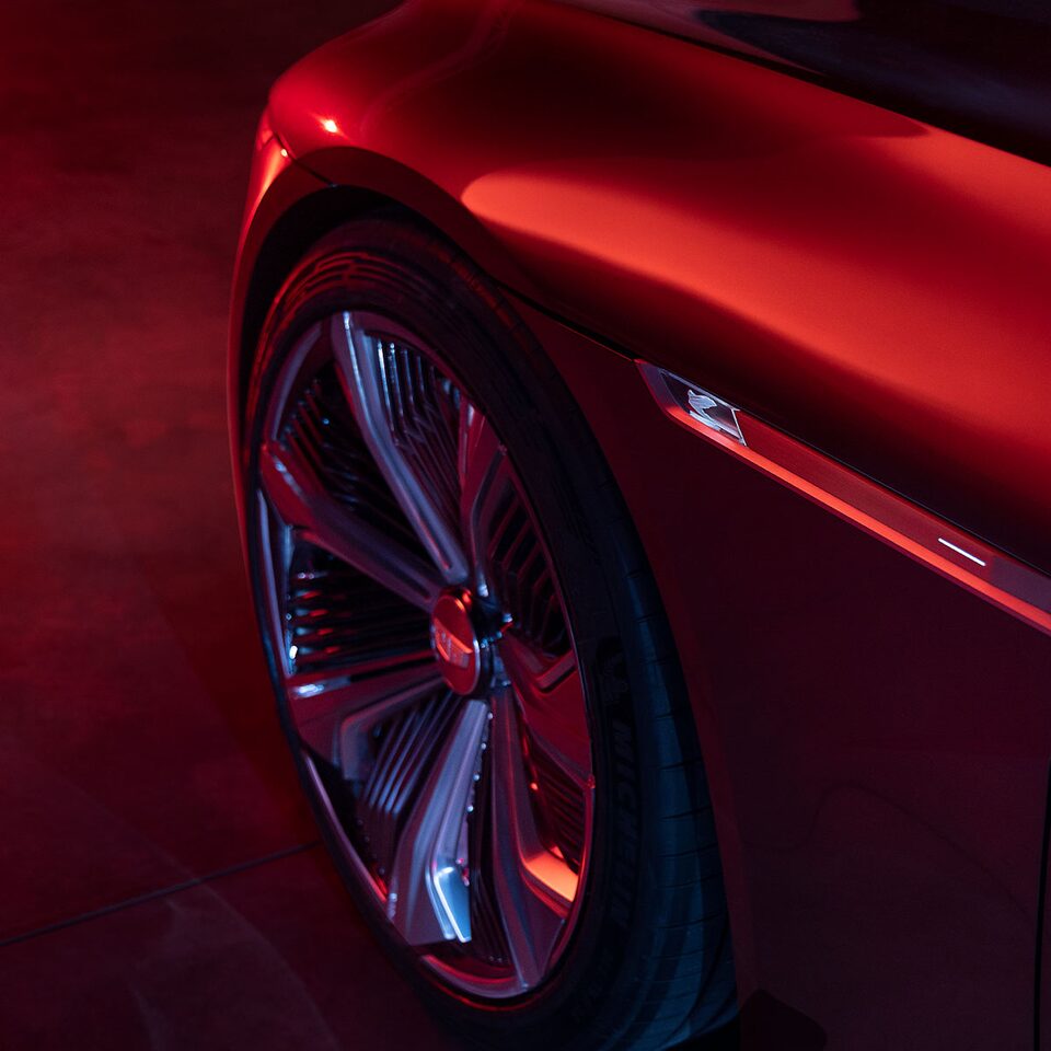 The Futuristic & Bold Design of the Cadillac CELESTIQ Rims
