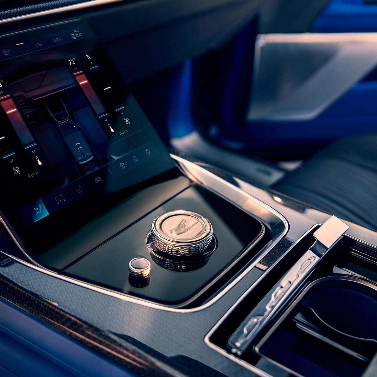 The Interior Jewelry of the Luxurious Cadillac CELESTIQ