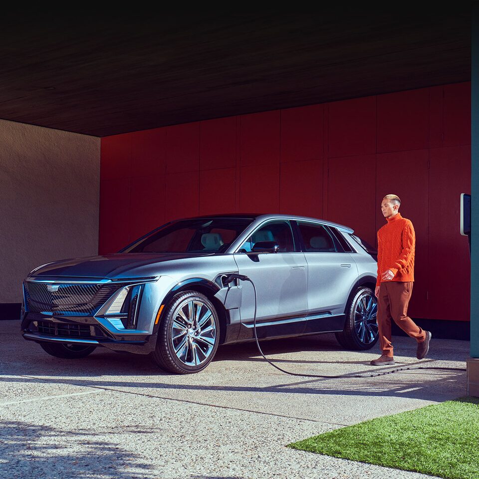 Cadillac LYRIQ cargada en el hogar